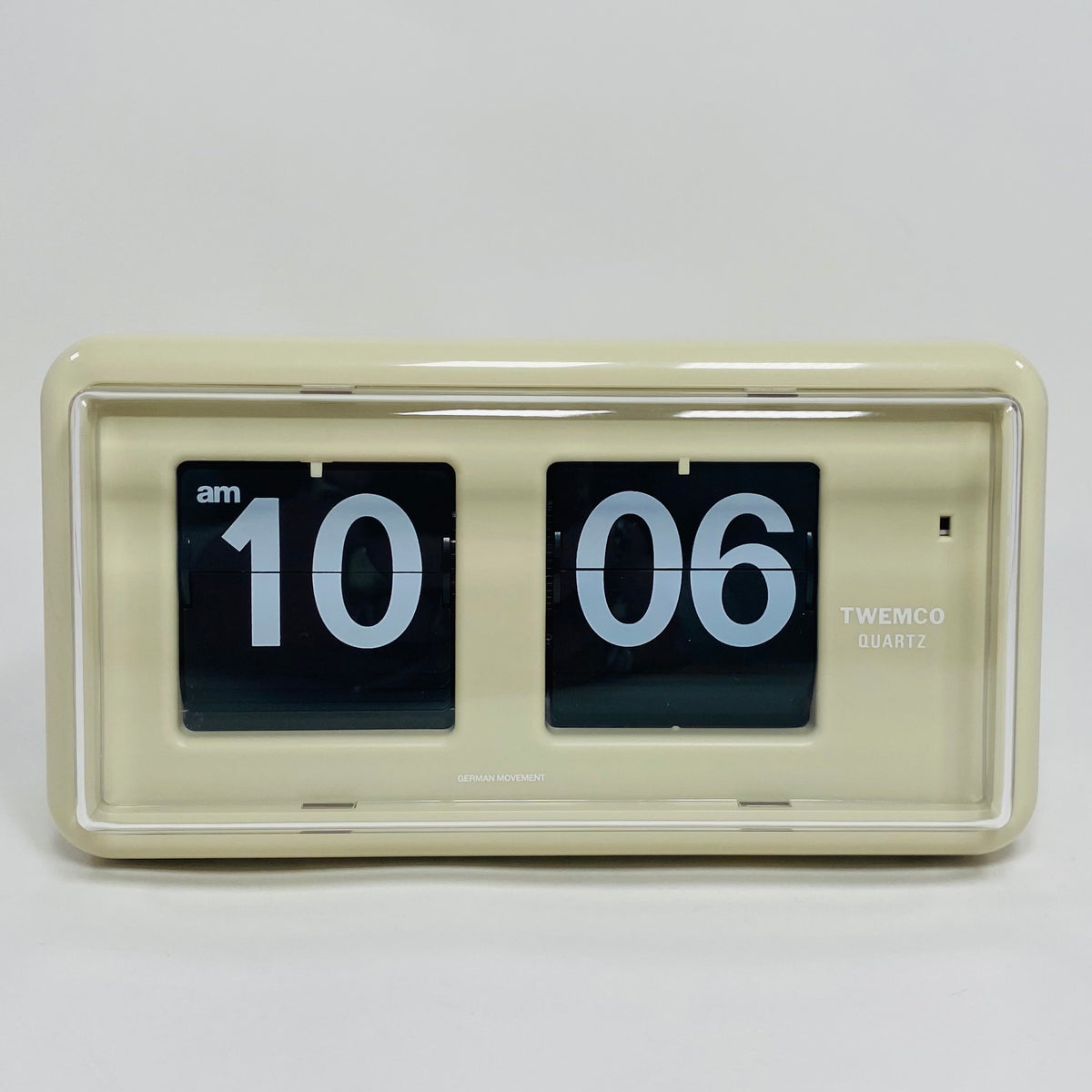 Retro beige analog flip clock, vintage mechanical flip display, mid-century modern desk or wall clock